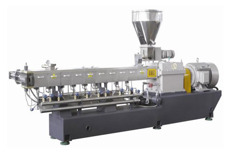 母粒生產設備：雙螺桿擠出機